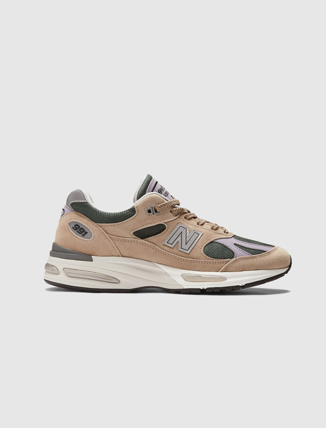 MADE IN UK 991 V2 "CEMENT"