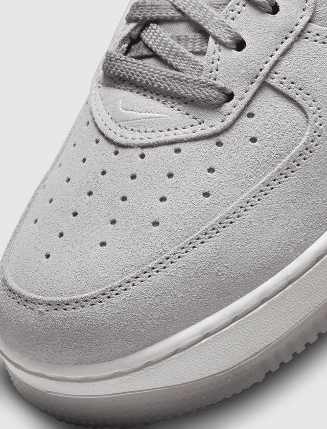 AIR FORCE 1 LOW RETRO COLOR OF THE MONTH "LIGHT SMOKE GREY"
